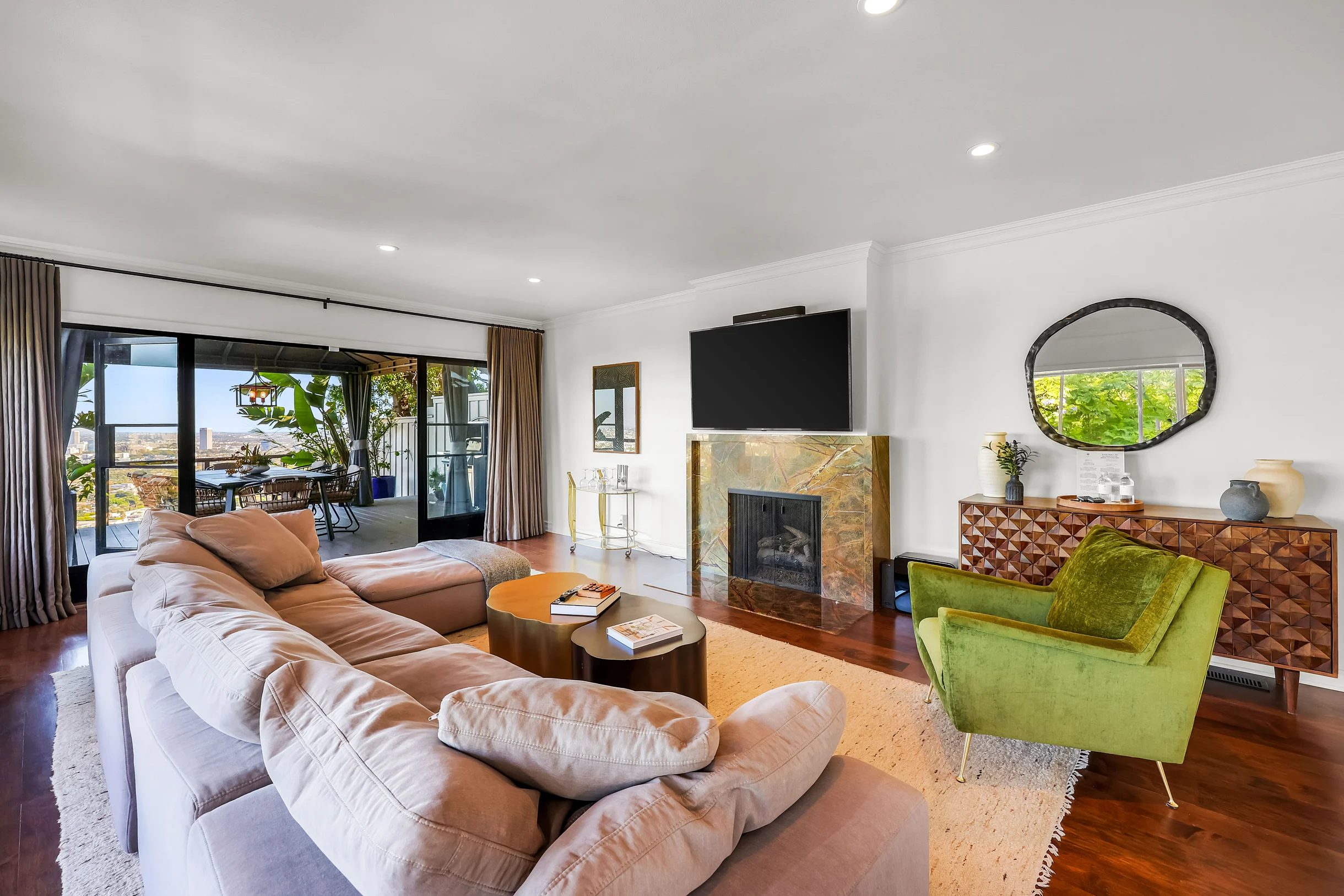 Property in Hollywood Hills, Los Angeles property photo 3