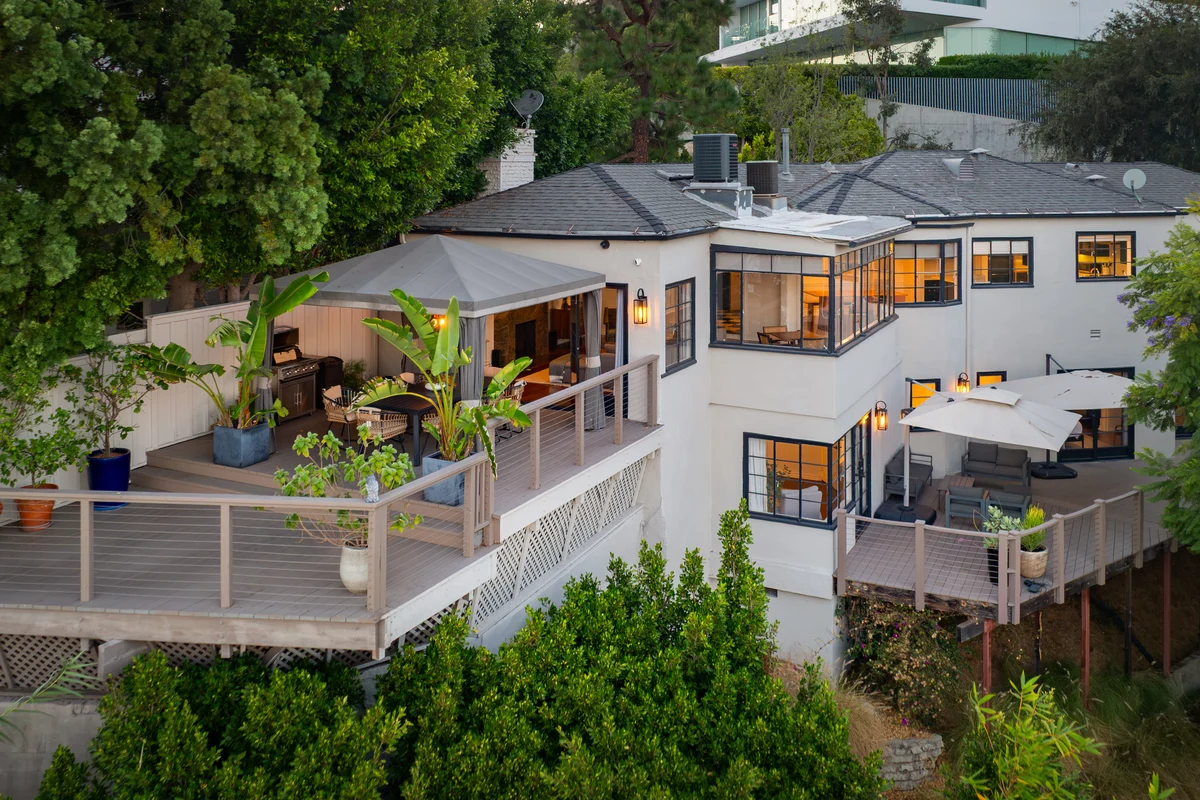 Property in Hollywood Hills, Los Angeles property photo 4