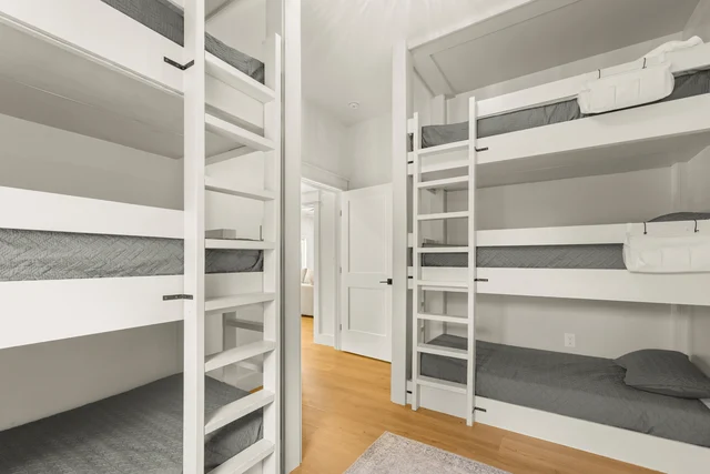 Bedroom 1 image 1