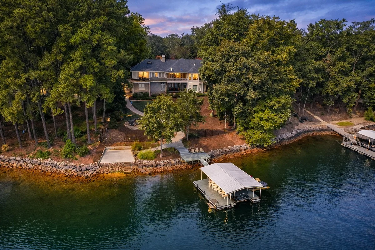 Lake Point Haven on Lake Keowee w/ Dock property photo 4