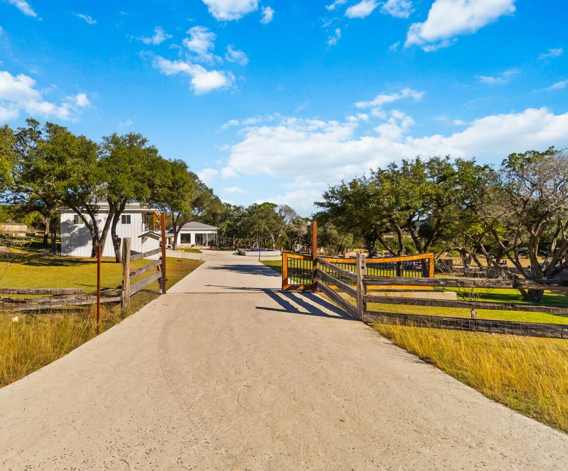 Main House on Acres, Hill Country Escape property photo 3