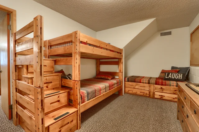 Bedroom 1 image 1