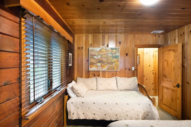 Bedroom 3 image 1