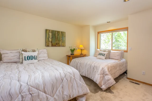 Bedroom 3 image 1