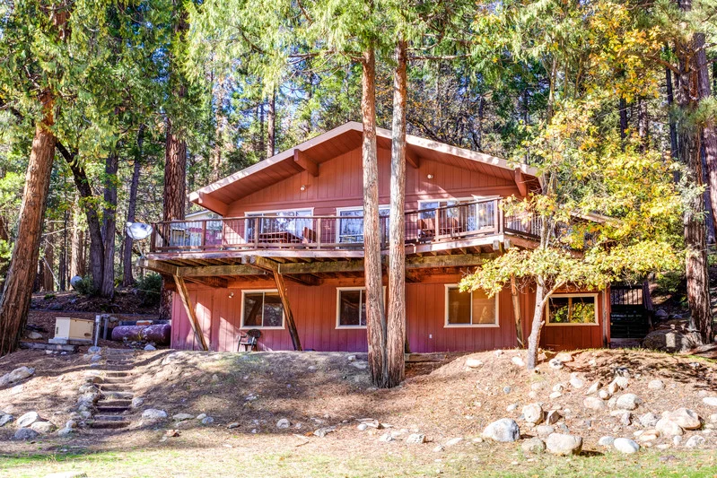 Yosemite's Riverfront Retreat property photo 3