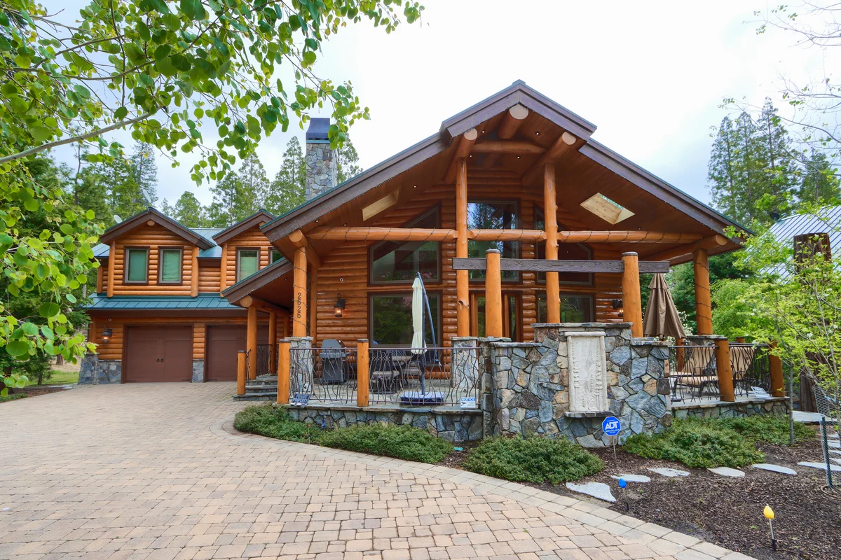 Yosemite's Grand Estate property photo 2
