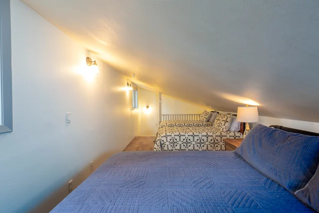 Bedroom 5 image 1