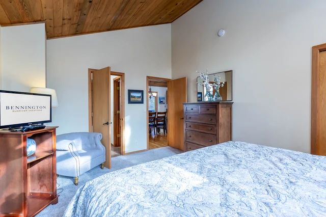 Bedroom 1 image 1