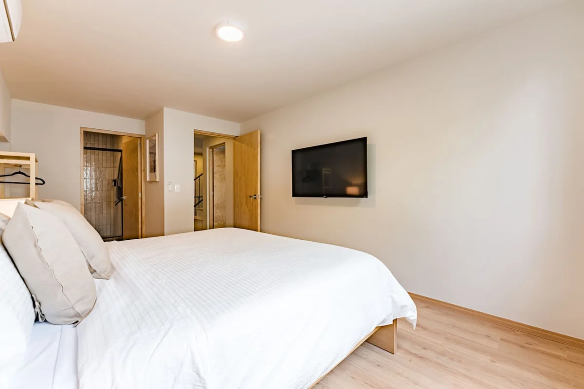 Bedroom 1 image 1
