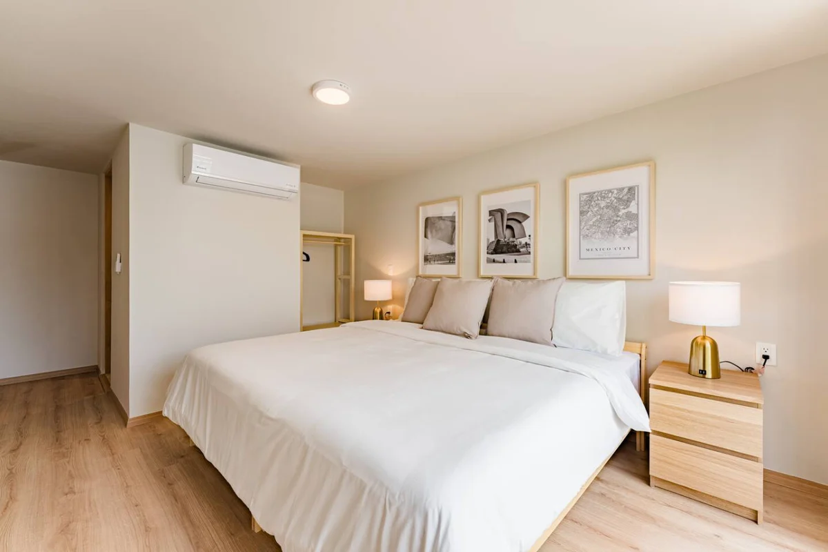 Bedroom 5 image 1