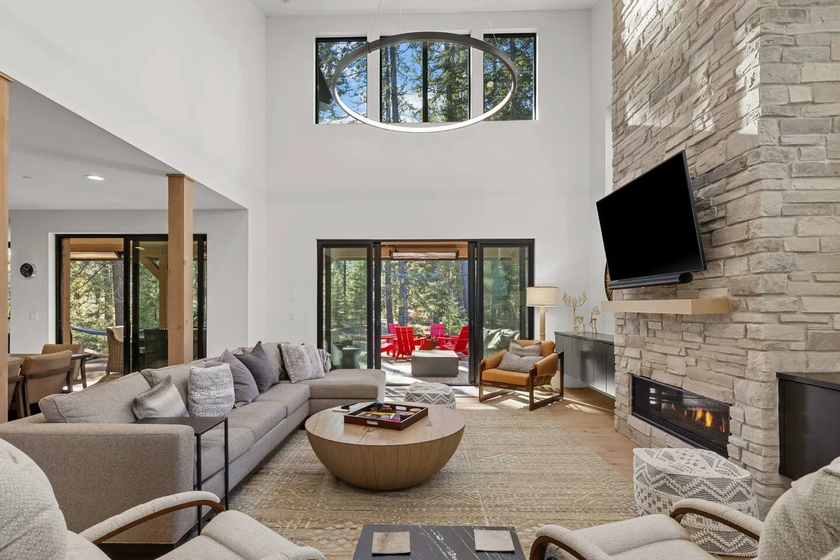 Timber Oak Lodge- Summer Specials property photo 4