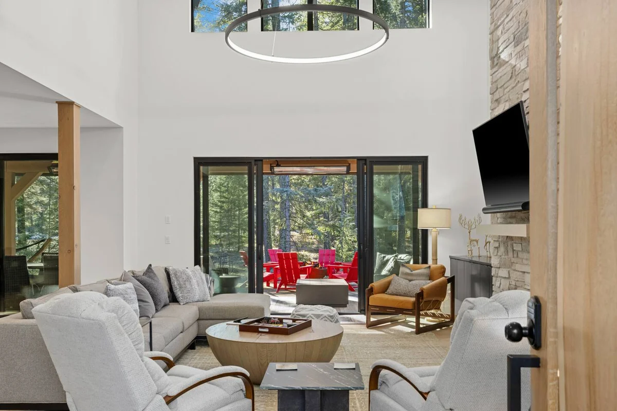 Timber Oak Lodge- Summer Specials property photo 2