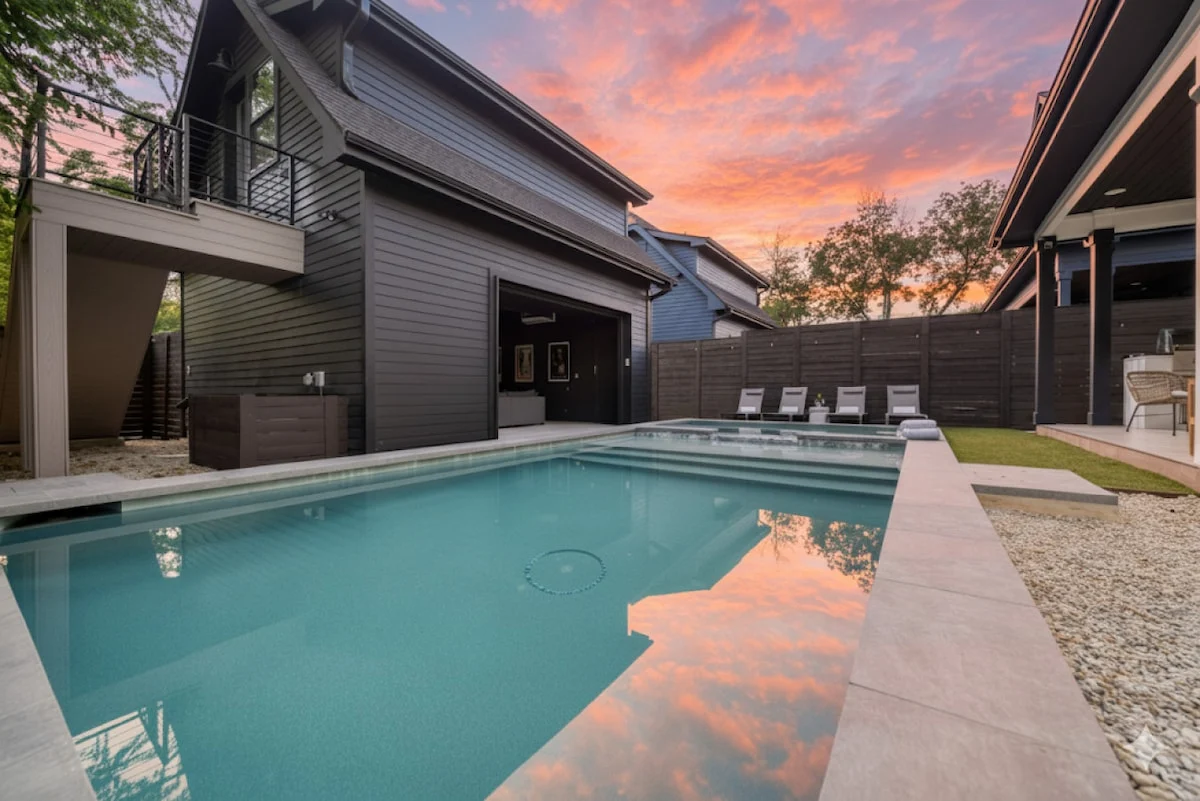 Amenities Pool, Hot Tub, Theater, Outdoor kitchen property photo 2