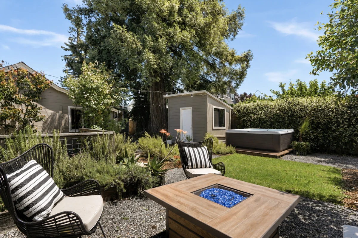 Redwood Escape property photo 4