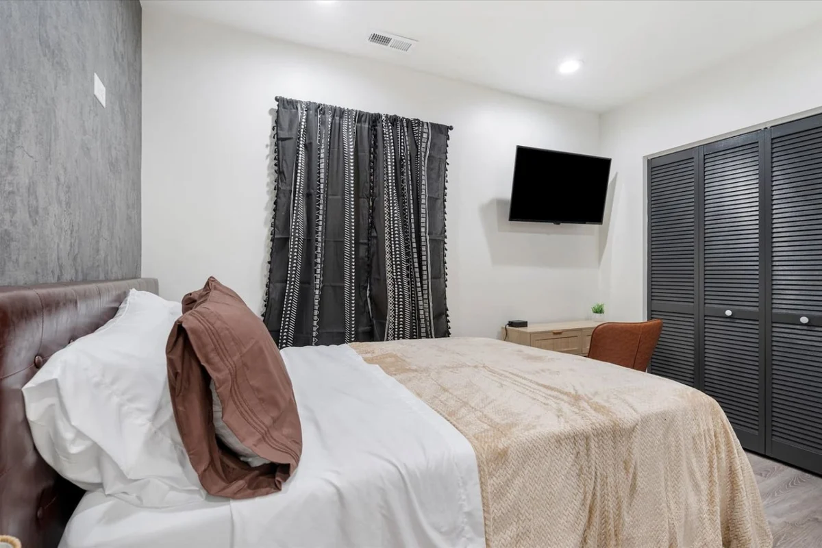 Stylish Cozy Boho, 10 Min to Downtown property photo 4