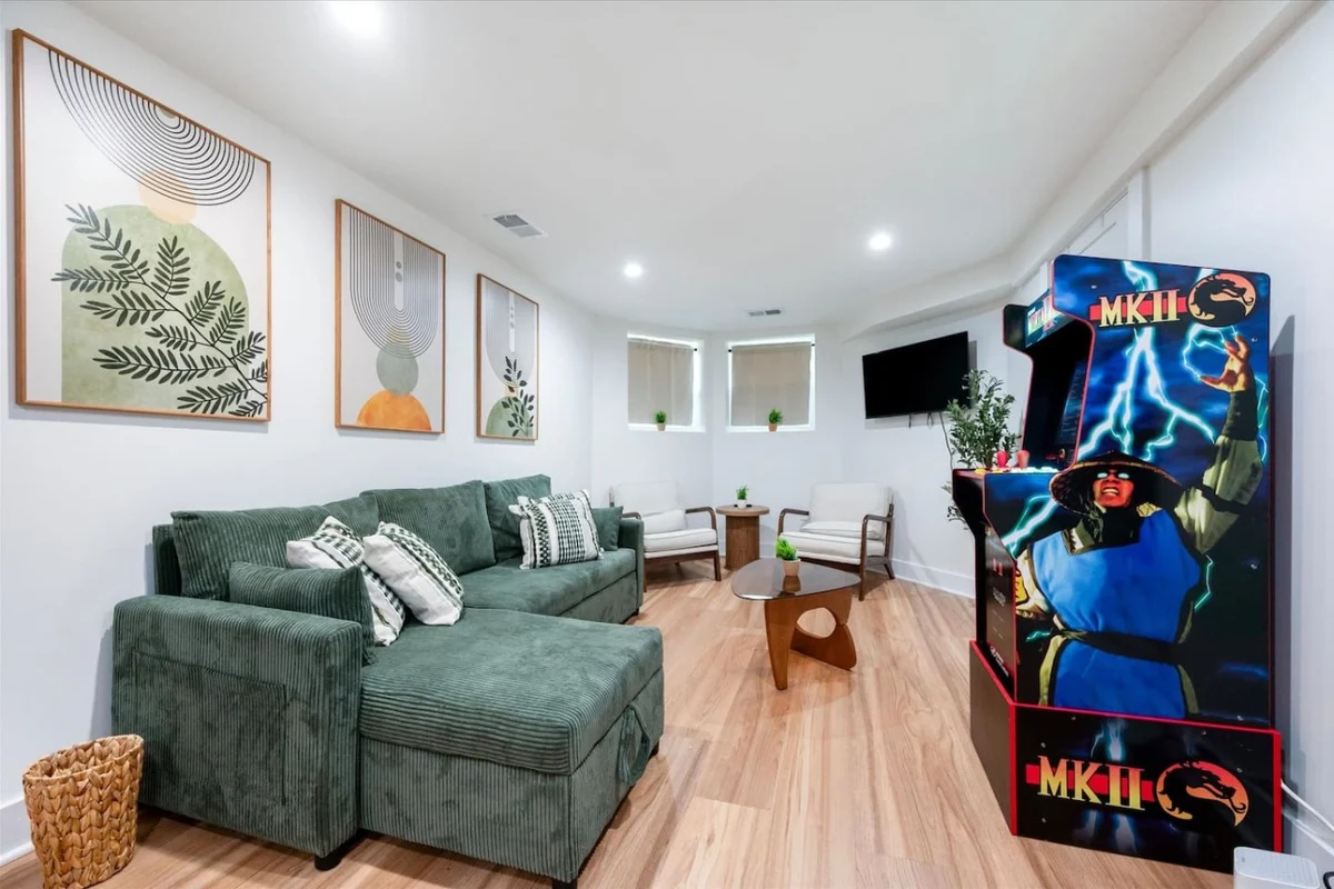 Home in Chicago property photo 2