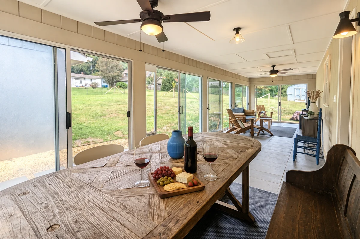 Grovemont Retro Retreat property photo 2