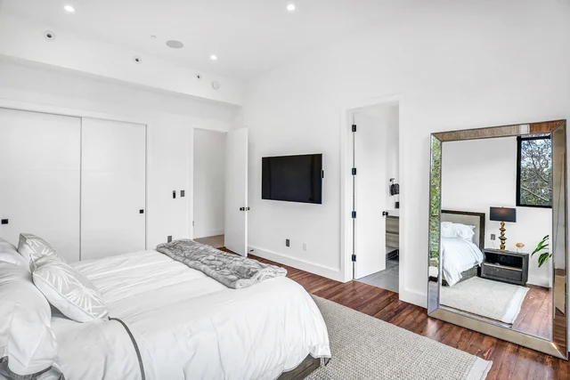Bedroom image 1