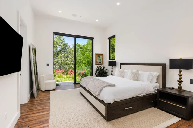 Bedroom image 1