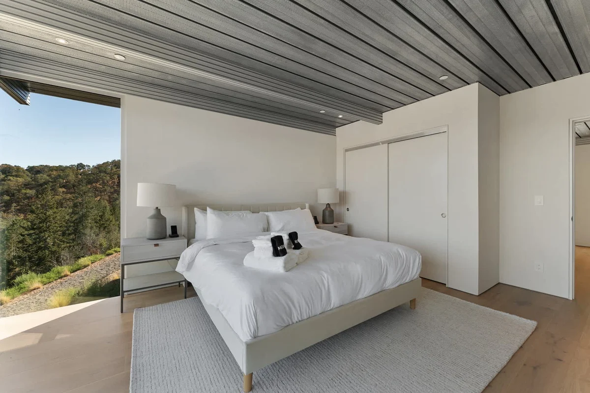 Bedroom image 1