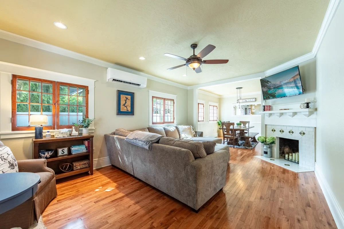 Living Room image 1