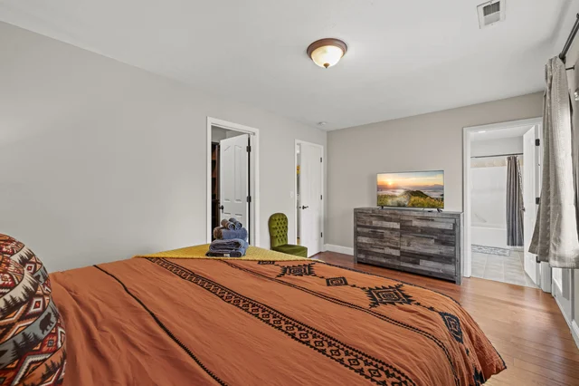 Bedroom 3 image 1