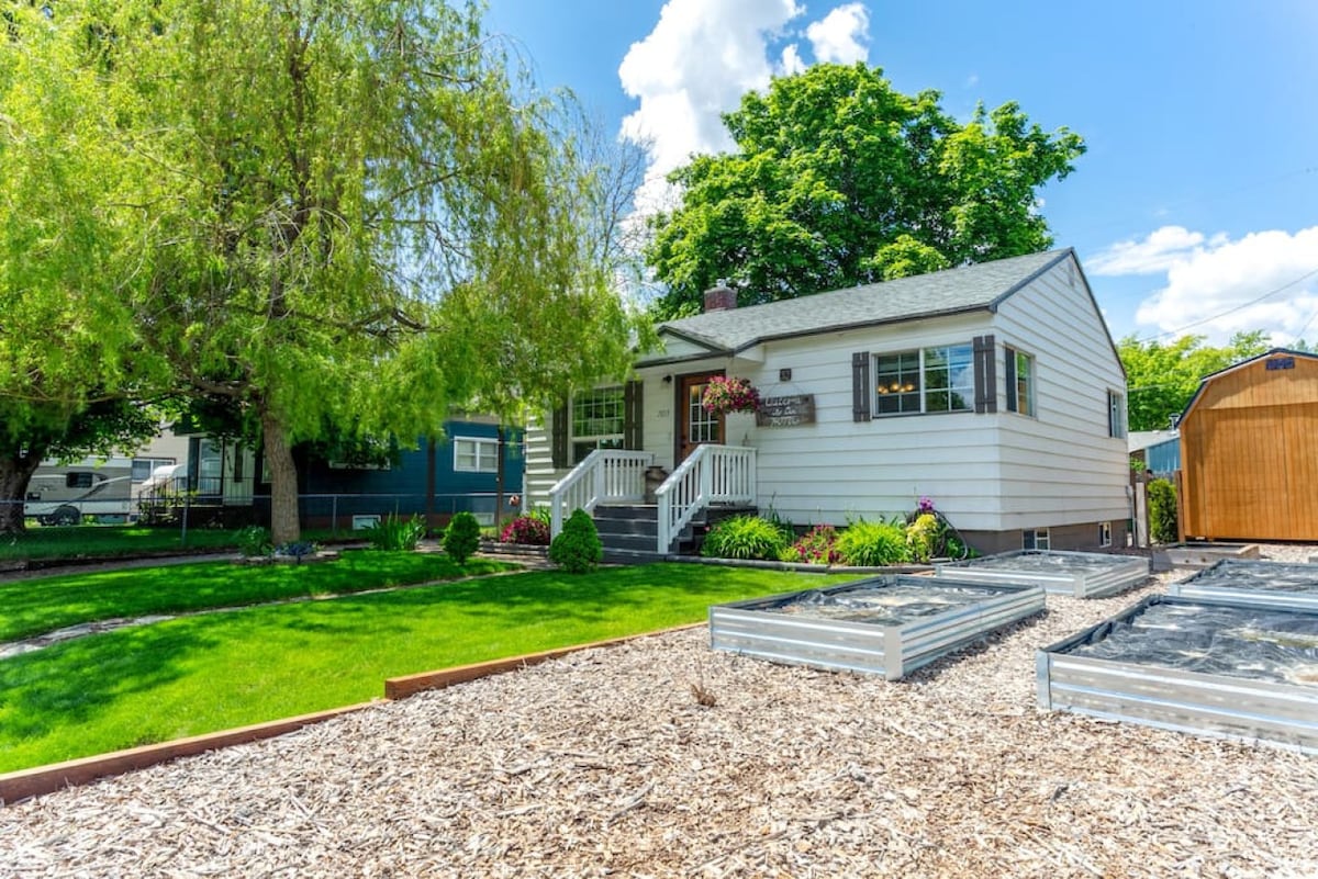 Pet-Friendly Home w/ Unique Hangout Hub property photo 3