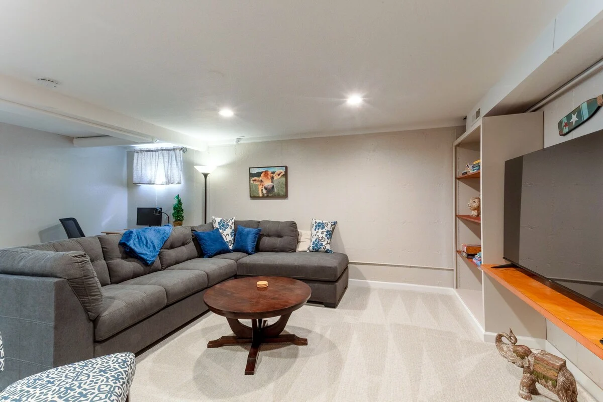 Cozy CDA Home with Fireplace, Fenced Yard & Fast WiFi property photo 5