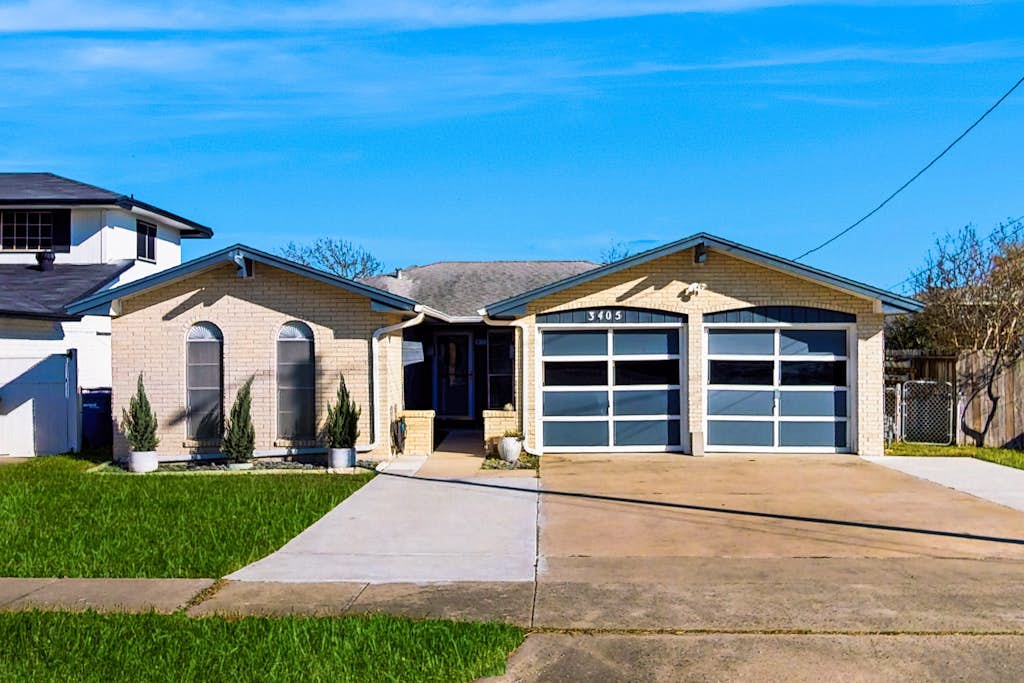 The Bluff Breeze - Canal-Front with Large Yard property photo 1