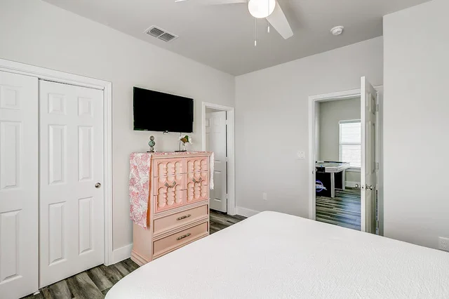 Bedroom image 1