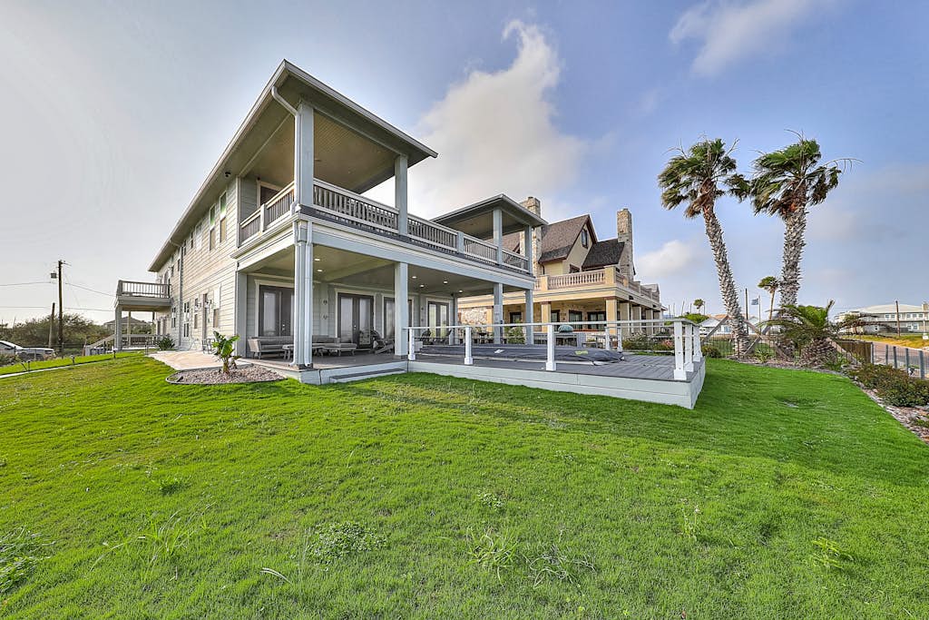 Inkies Retreat - Waterfront Home with Swim Spa property photo 1