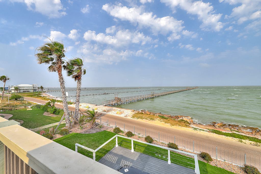 Inkies Retreat - Waterfront Home with Swim Spa property photo 2