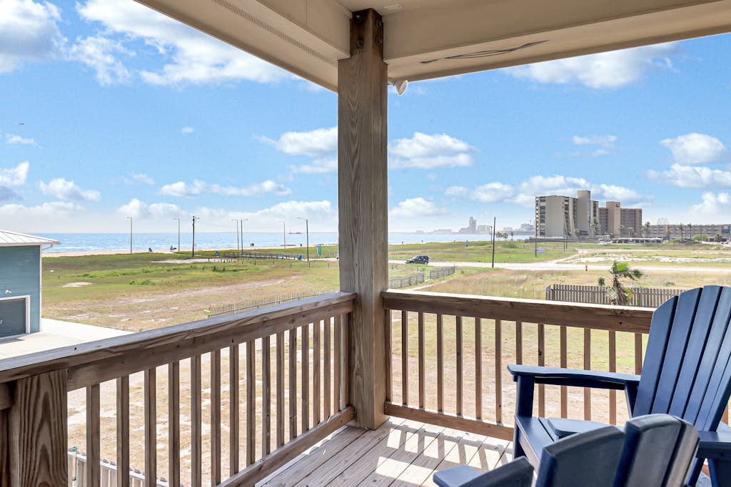 Blue Pelican - Bayfront, Fenced Yard & Balconies property photo 2