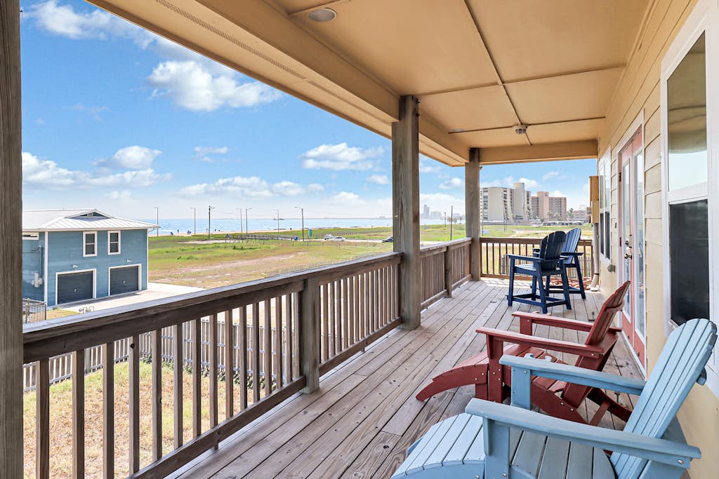 Blue Pelican - Bayfront, Fenced Yard & Balconies property photo 3