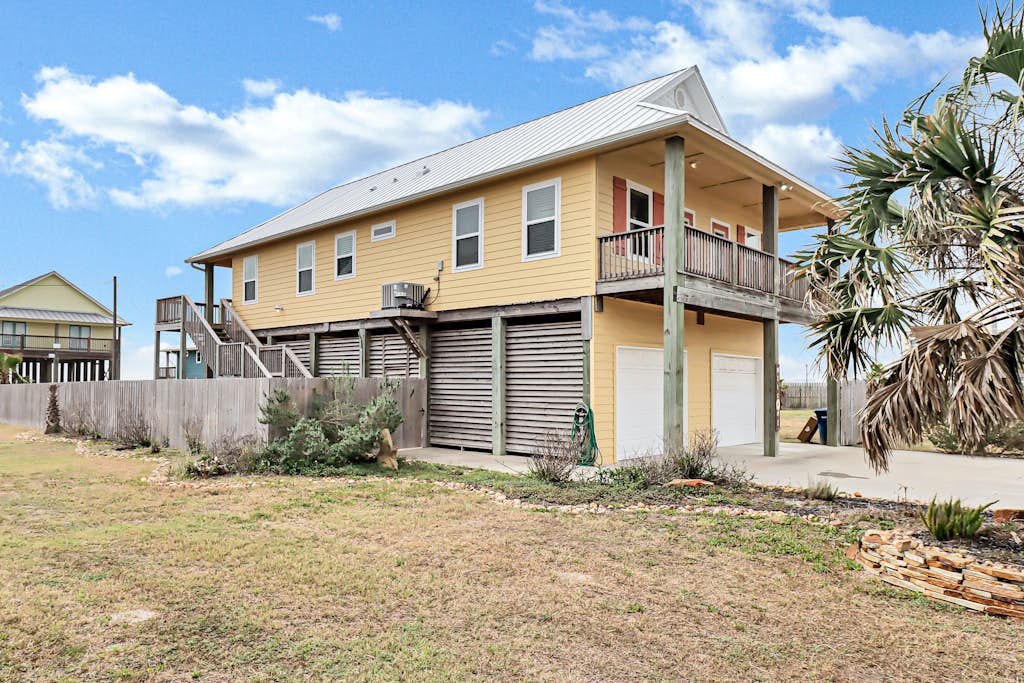 Blue Pelican - Bayfront, Fenced Yard & Balconies property photo 4