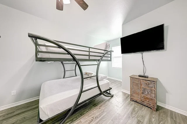 Bedroom image 1