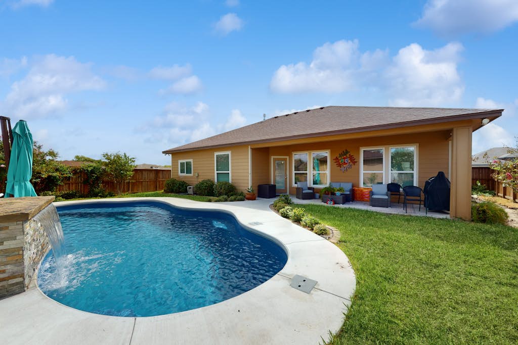 Poolside Chic by the Beach property photo 1