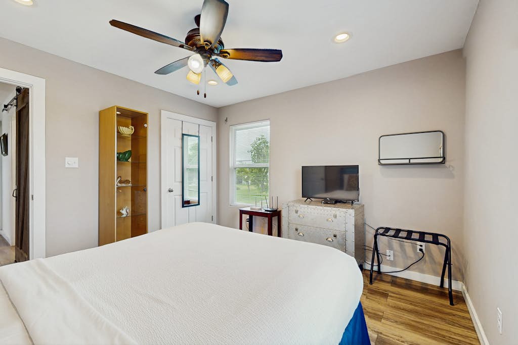 Bedroom image 1