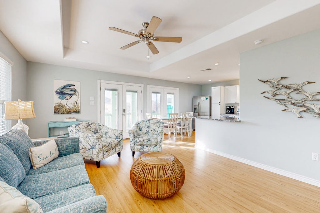 Heron's Hideaway - Screened Porch, Walk to Bay property photo 3