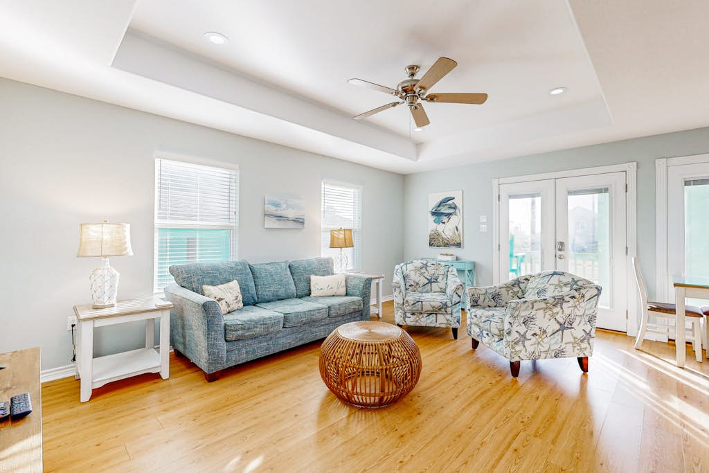 Heron's Hideaway - Screened Porch, Walk to Bay property photo 4