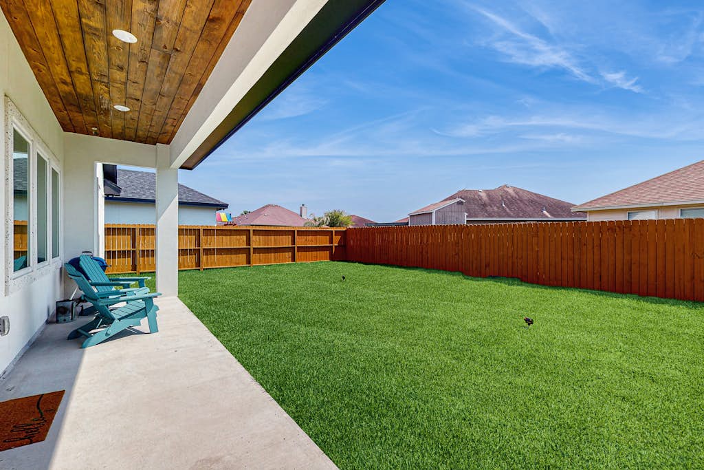Roman Empire - Fenced Yard & Patio Near the Bay property photo 2