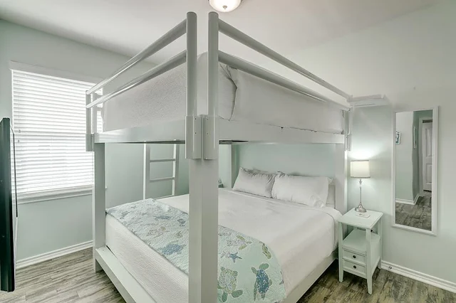 Bedroom image 1