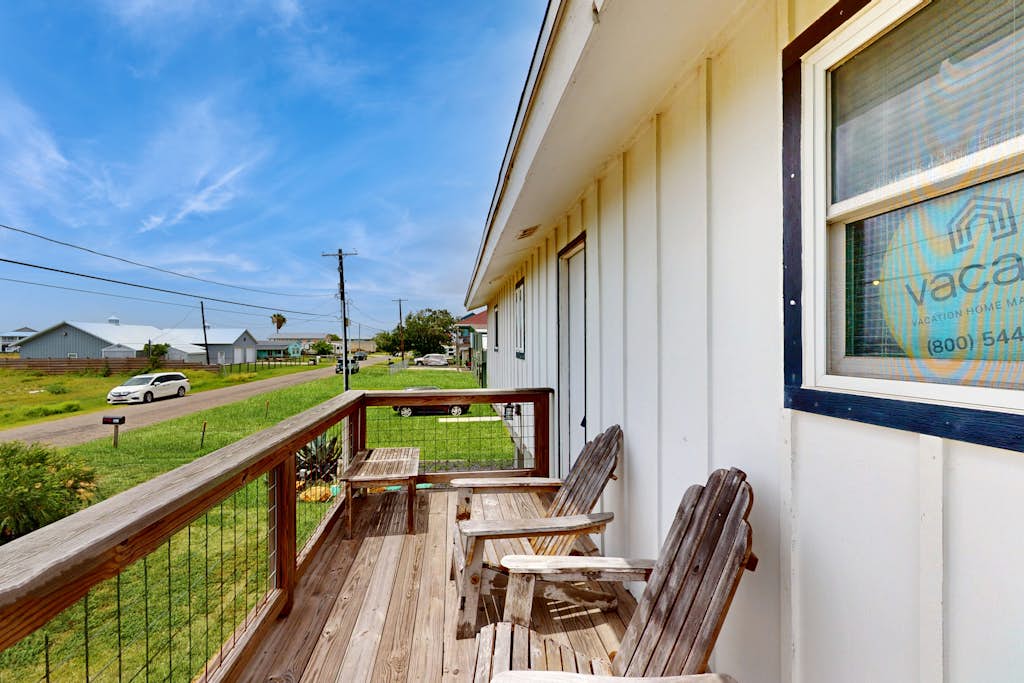 Bay Breeze House - Waterfront, Dock & Hot Tub property photo 4