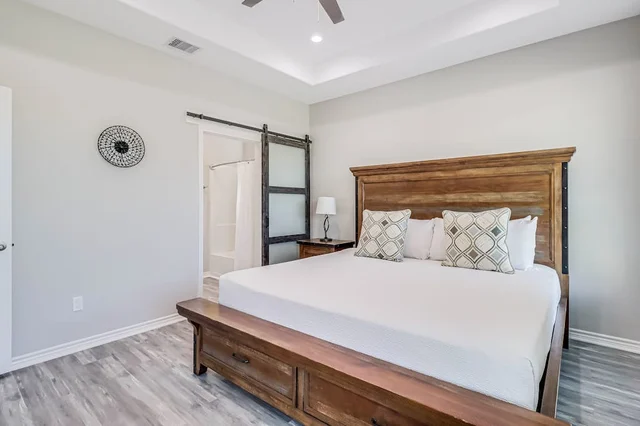 Bedroom image 1