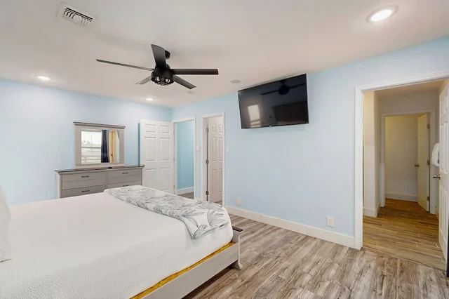 Bedroom image 1