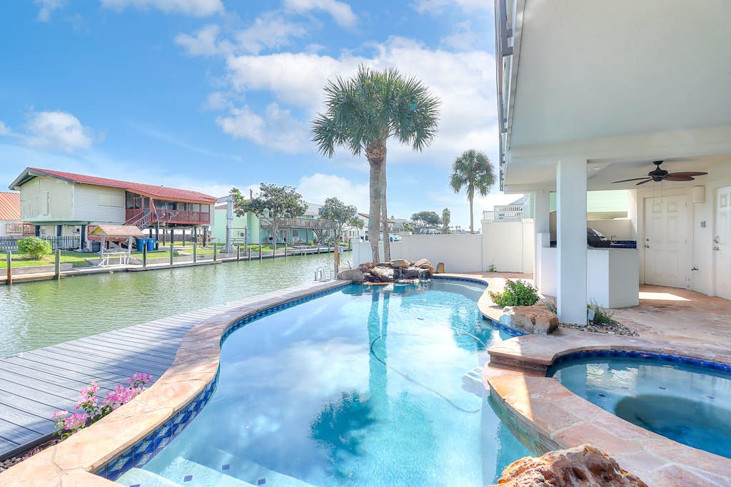 Saltwater Solace - Under New Ownership property photo 1