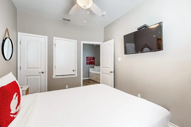 Bedroom image 1