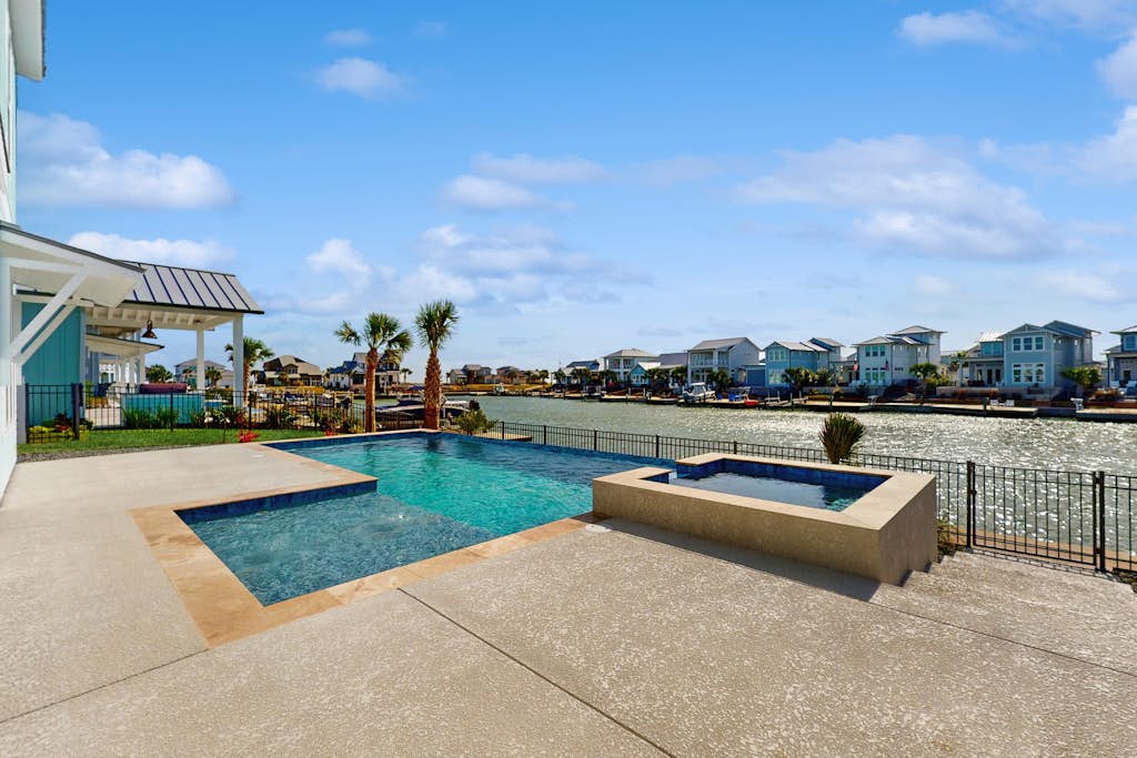 Tortuga Palms - Bayfront, Heated Pool & Hot Tub property photo 2