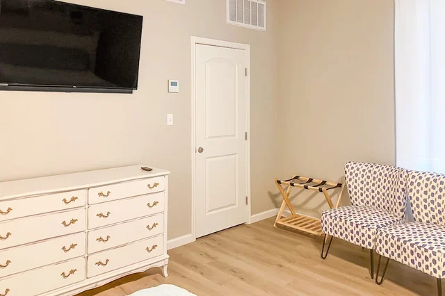 Bedroom image 1