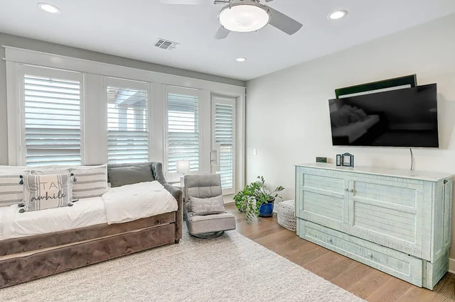 Bedroom image 1